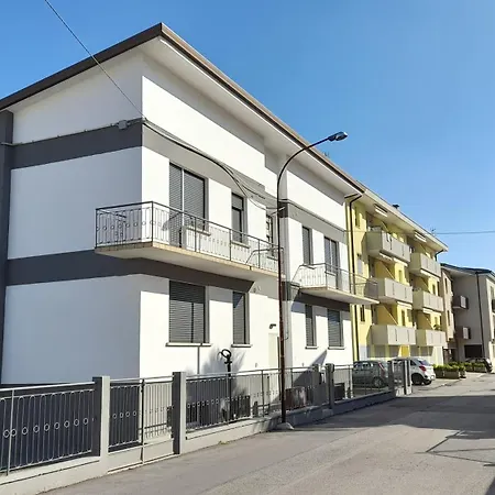 Cecilia Apartment *